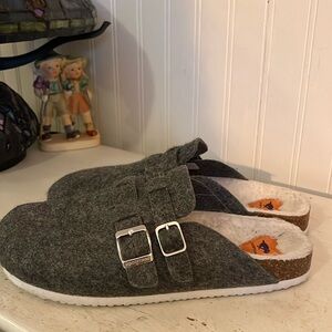 Rocket dog felt furs size 10